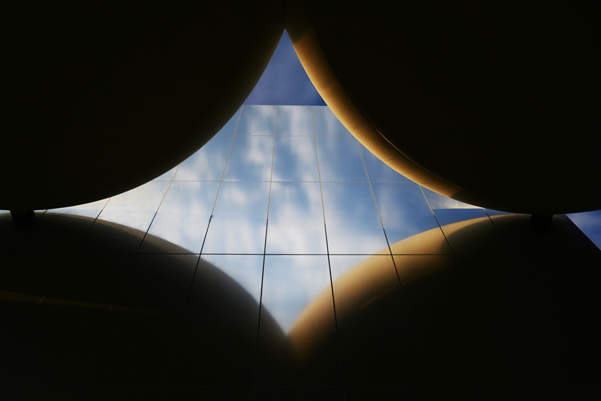 采用鏡面鋁做屏風(fēng)更顯時尚大氣